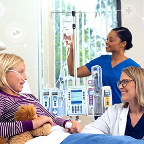 Pediatric-Patient-Doctor-Smiling_Alaris-LVP-Syringe-PCA-EtCO2-Background_In-The-Flow_296x296
