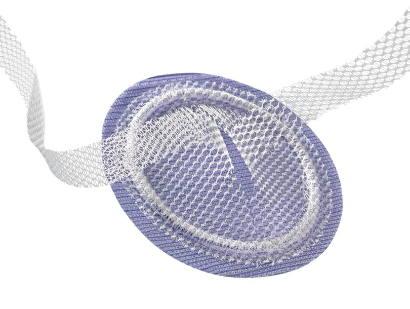 Knitted mesh for treating hernias. Polypropylene yarns knitted using