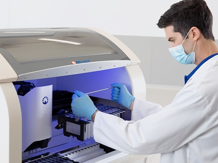 Lab tech using the BD MAX™ system for automating extraction