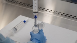 BD PhaSeal Optima System Preparing and reconstituting with 100 mL of ...